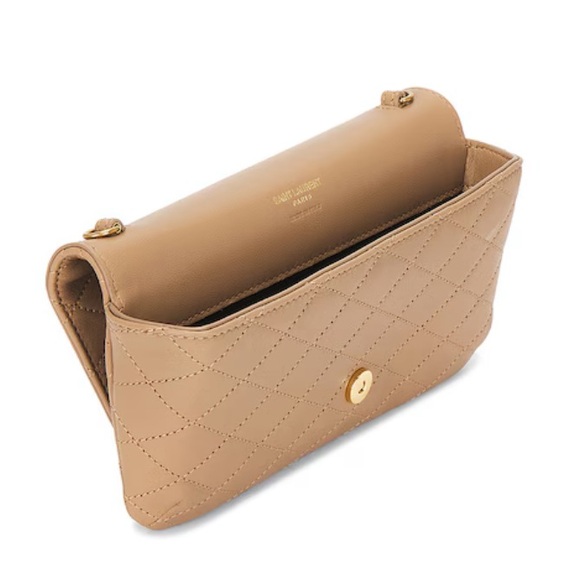 💥💥💥SOLD💥💥💥Yves Saint Laurent Beige Quilted Clutch with Gold Chain - Picture 5 of 15
